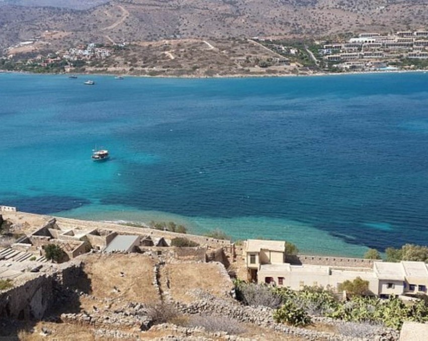 Земя в Кунали , Крит