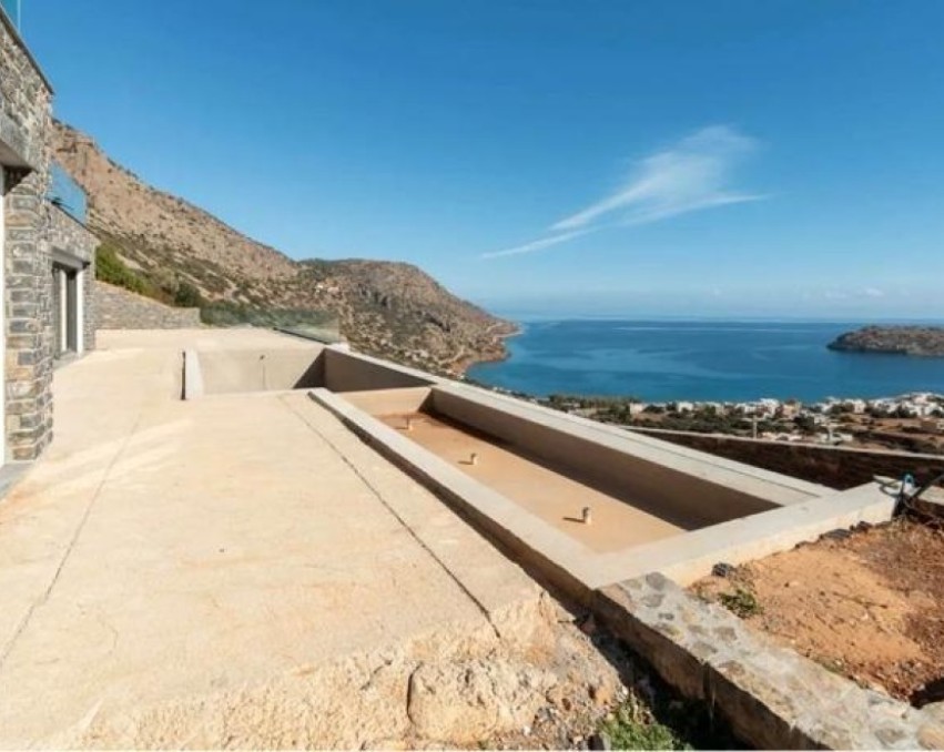 Unfinished villa in Agios Nikolaos, Crete